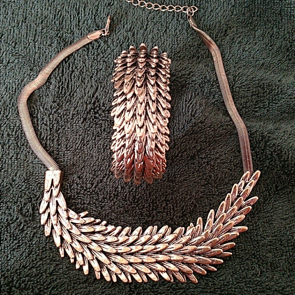 Feather necklace & bracelet set